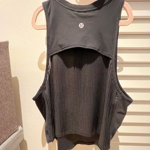 Lululemon cropped tank